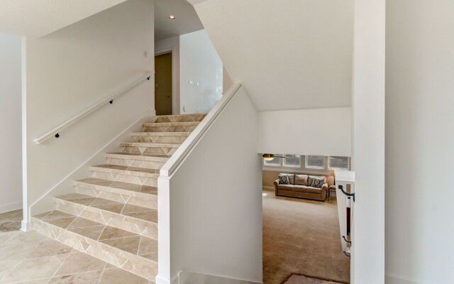 Multi-level Seaside Residence by RedAwning