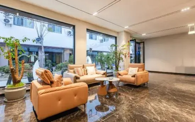 Dali Litu Hotel (Erhai Station Branch)