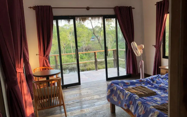 Sok San Long Beach Bungalow