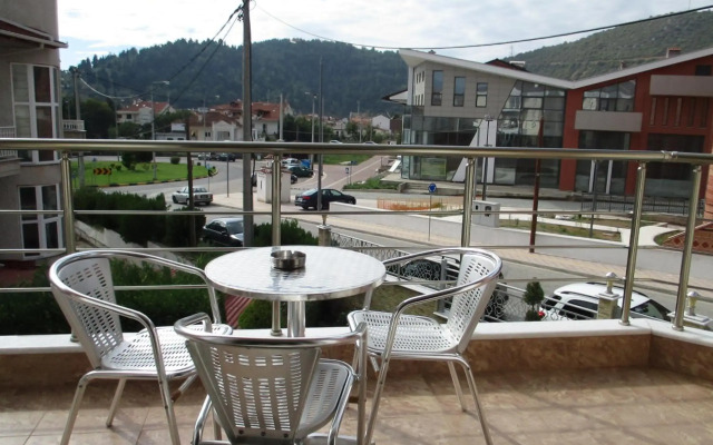 Kyknos De Luxe Suites & Rooms