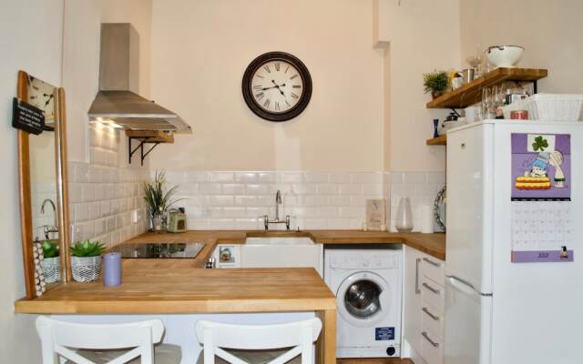Lovely Home By The Union Canal