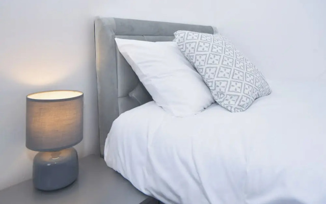 Impeccable 3-bed House in Stoke-on-trent