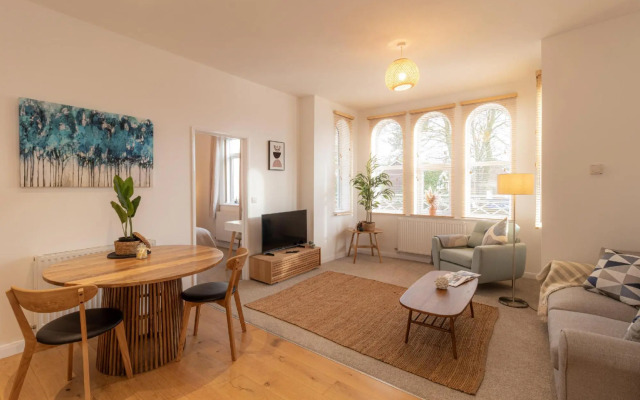 Crescent House Apartments