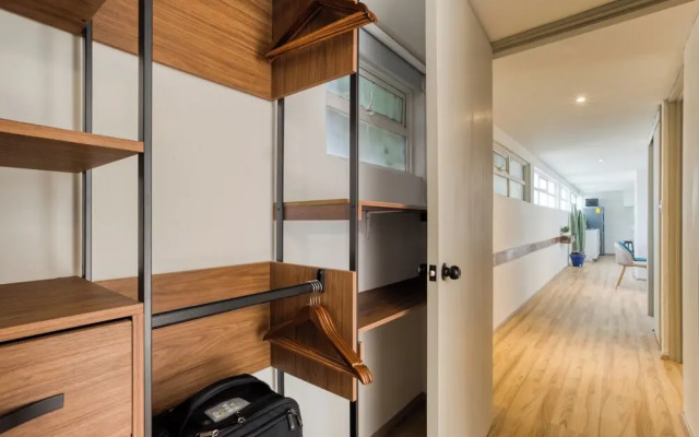 Comfy Apartment with Leafy Views by Tasman