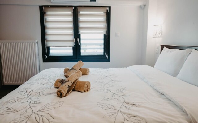 Minimal Condo Trikala Town