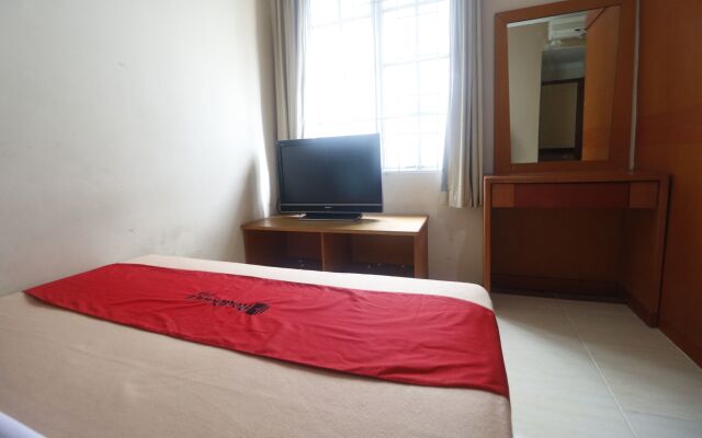RedDoorz near Nagoya Hill Batam 2