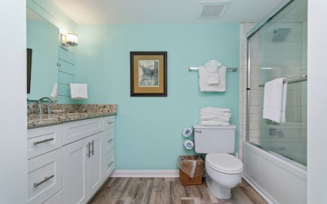 Shoreline 1114 Condo by RedAwning