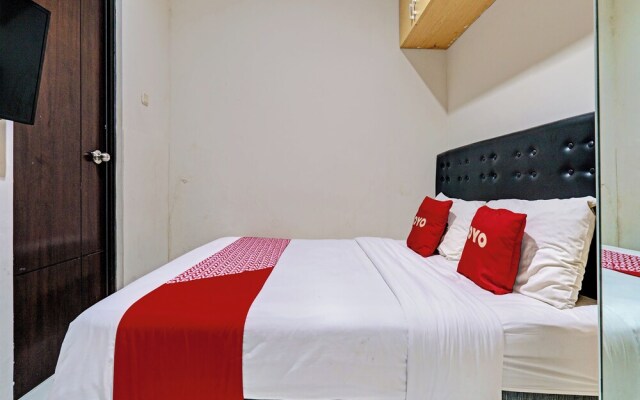 OYO 92768 Flagship Exclusive Colombus Near Stasiun Karawang