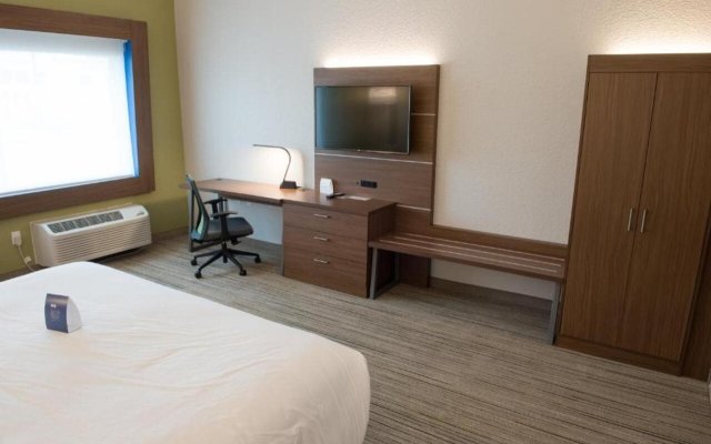 Holiday Inn Express And Suites Warsaw - E Center, an IHG Hotel