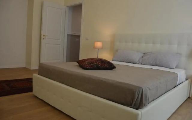 Luxury Three Bedroom Flat in Rome Center