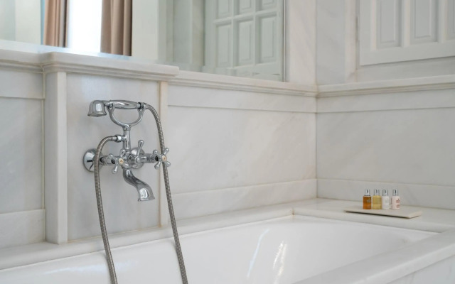Noble Suites