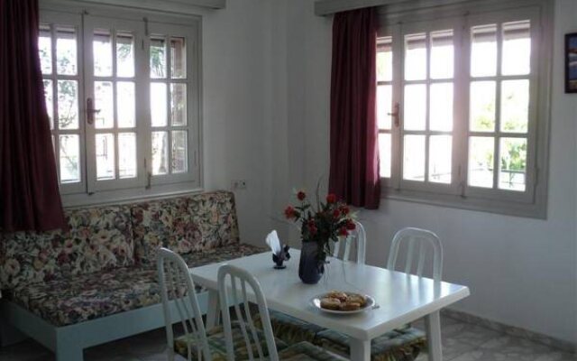Evita Beach Apartments