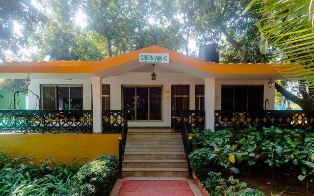 OYO 28759 Green Park Club Resort