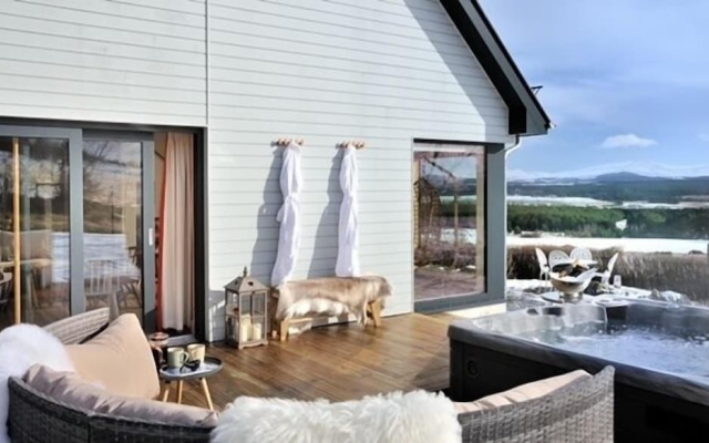 Tom's Lodge
