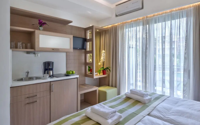 Leonidas Hotel And Apartments