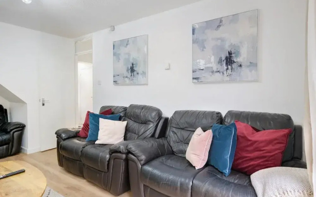 Spacious 4-Bedroom 2-Bath Home in Bywood