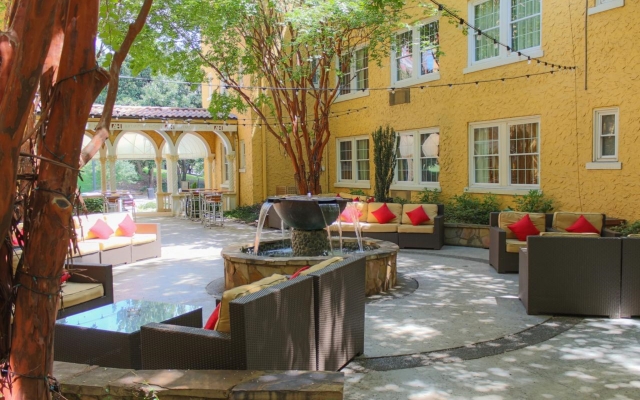 Artmore Hotel
