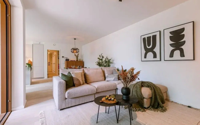 Beautiful Apartment With Parking Close to the sea