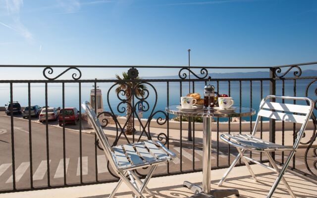 Luxury Seaside Apartments