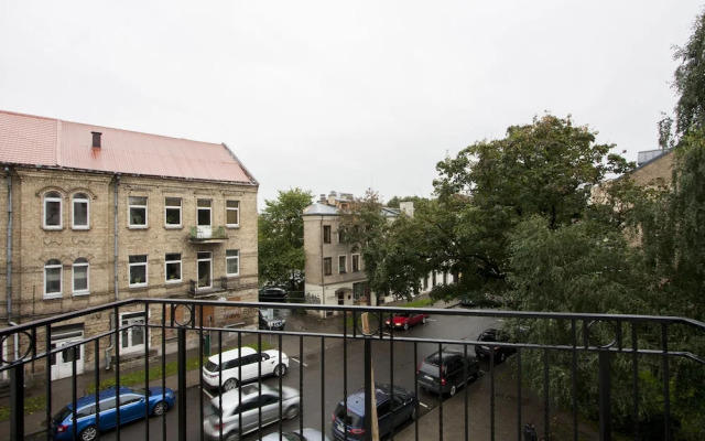 9010 Apartments