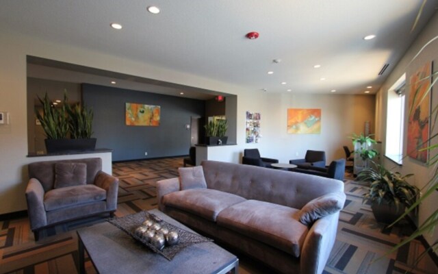 The East Avenue Inn & Suites