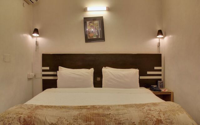 OYO 358 Hotel Golden Leaf