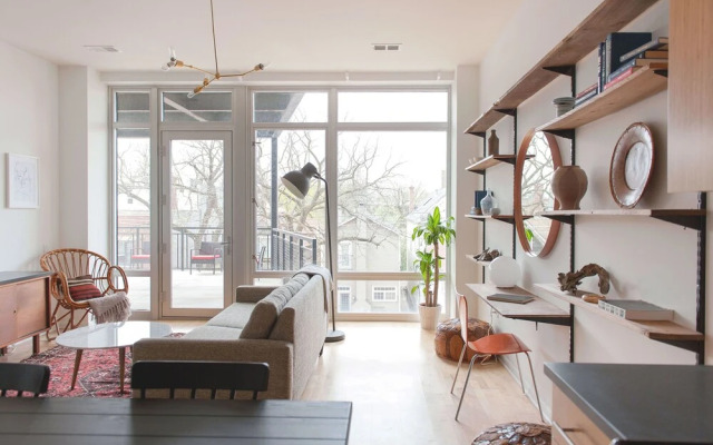 Vibrant Lincoln Park Suites by Sonder
