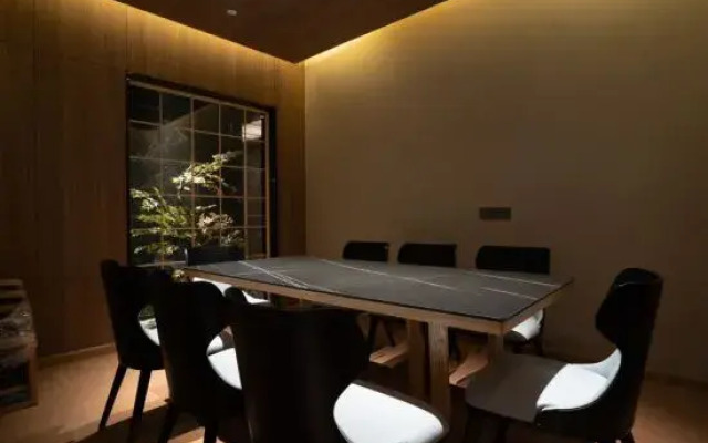 The Horizon Hotel