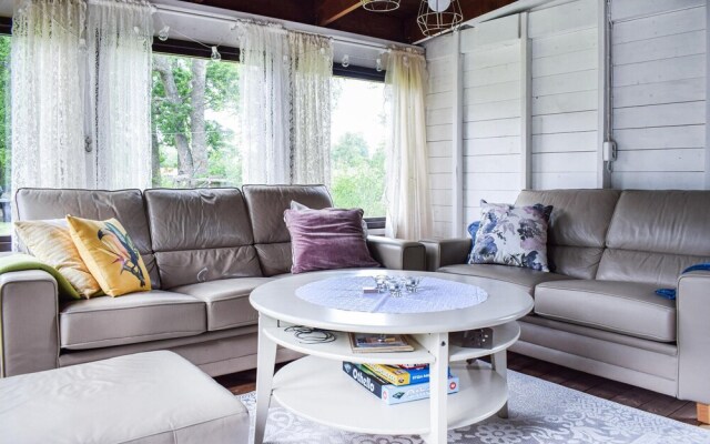 Stunning Home in Löttorp With Wifi