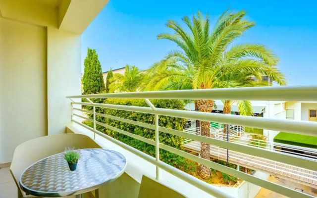 Melpo Antia Hotel & Suites