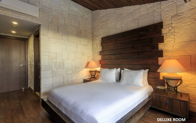 Manaspark Deluxe Hotel