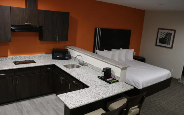 Scottish Inn & Suites - IAH Airport