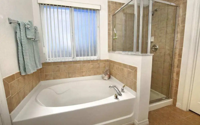 Windward Bay 4 bed / 3.5 bath home