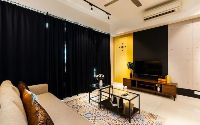 Cozy & Modern Guesthouse @ Regalia Residence
