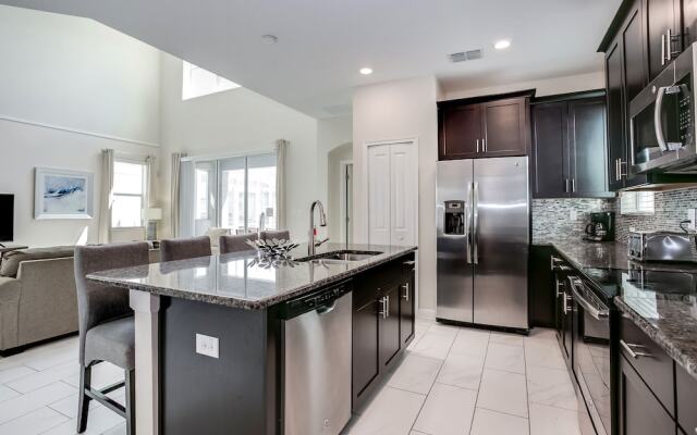 5 Bdrm Gated Golf Community Villa