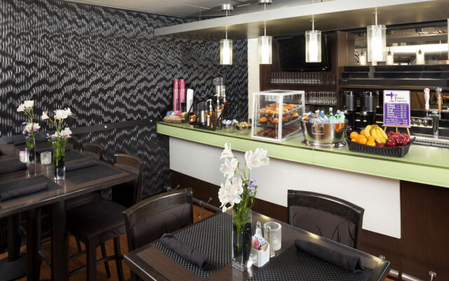 Newark Airport Hotel