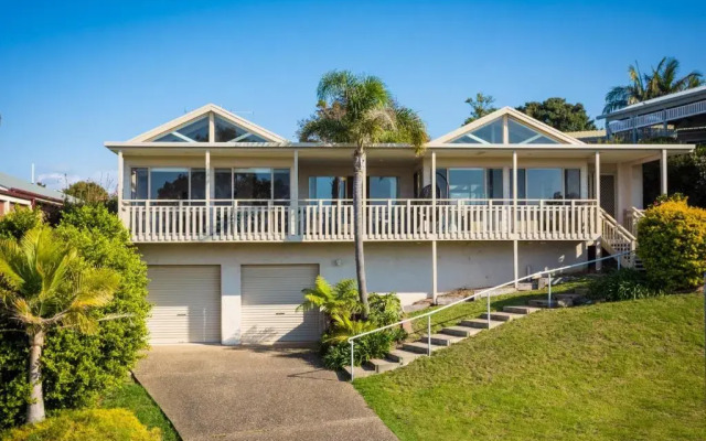 Pelican Lake Holiday House