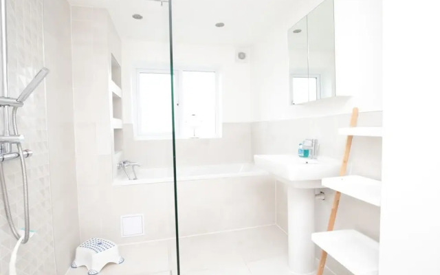 Stunning Central Oxford 3BR Home Inc. Parking