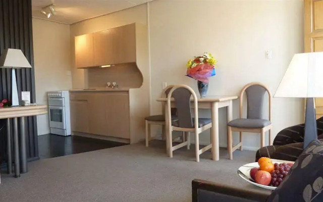 George Street Motel Apartments (previously Farrys