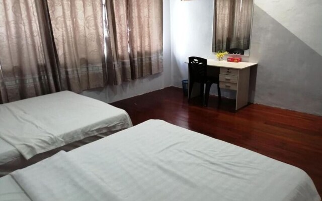 Comfortable Family Room for 4 People in Kuching With Ac - Amida Point Services