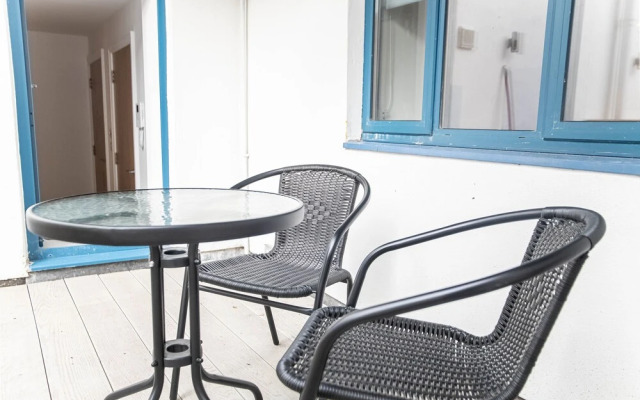 Super Luxe 2 Bed Apartment Torquay - Stunning Harbour View - Near Babbacoombe & Beach.