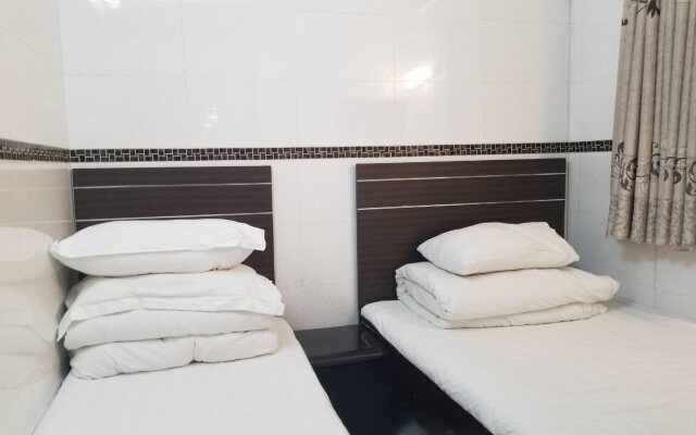 Hong Kong Huazhong Commercial Inn