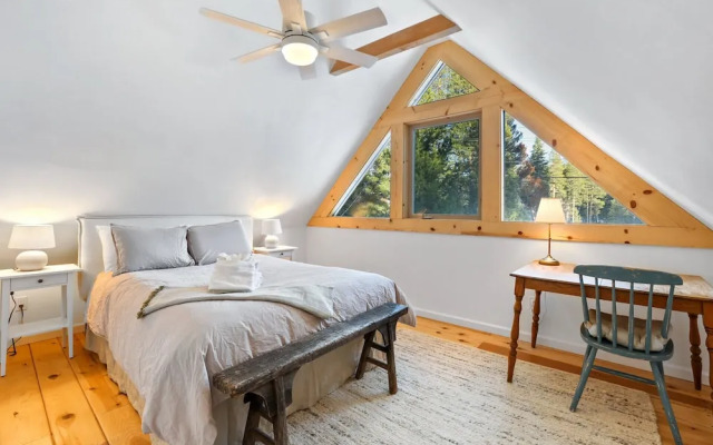 Augies Authentic Log Cabin! Pets Welcome!