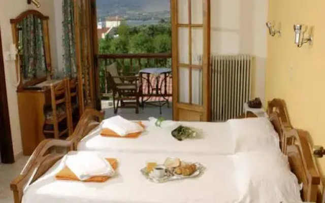 Porto Lourbas Hotel