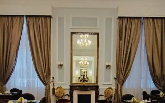 Maison Maxim De Lesseps
