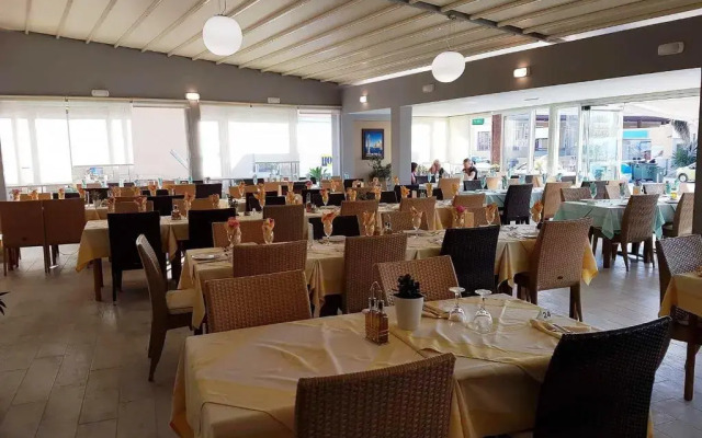 Caravel Apartment Hotel