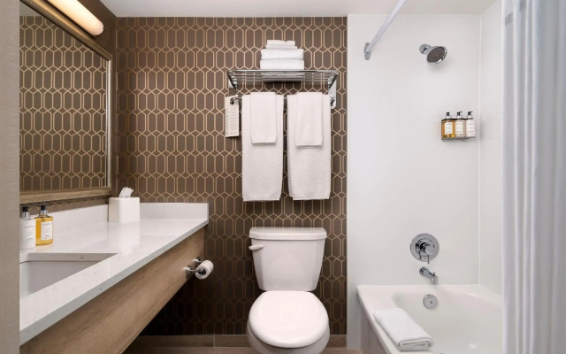 Chateau Victoria Hotel and Suites