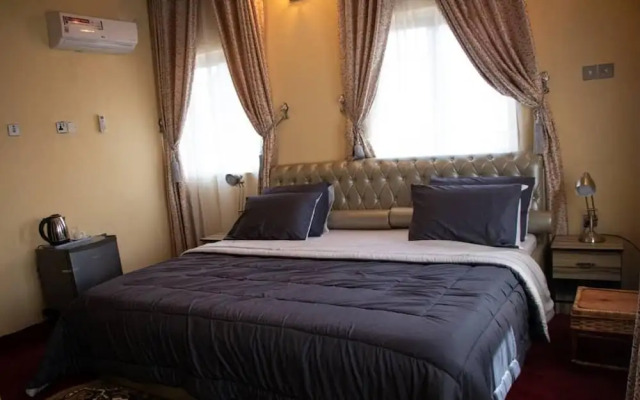 Ralph and Comfort Luxury Suites