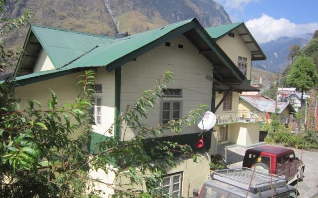 Golden Valley Lachung Residence