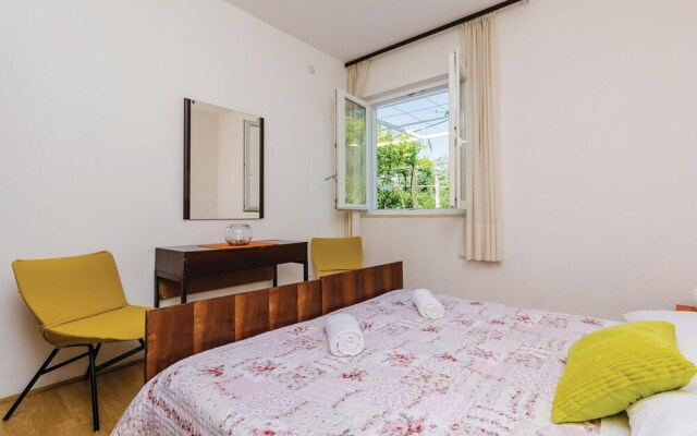 Awesome Home in Brsecine With Wifi and 3 Bedrooms